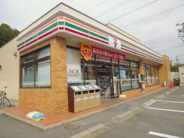 セブンイレブン枚方尊延寺店：227m