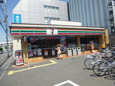 セブンイレブン枚方市役所前店：373m