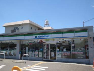 ファミリーマート楠葉中町店：107m