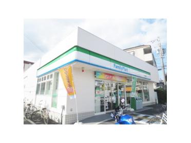 ファミリーマートJR長尾駅前店：221m