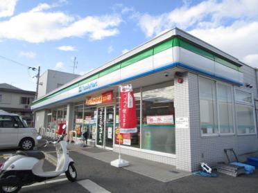 ファミリーマート枚方長尾家具町店：384m