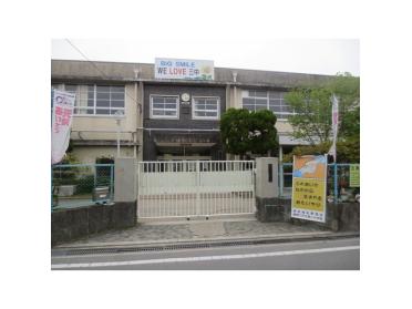 寝屋川市立第三中学校：1402m