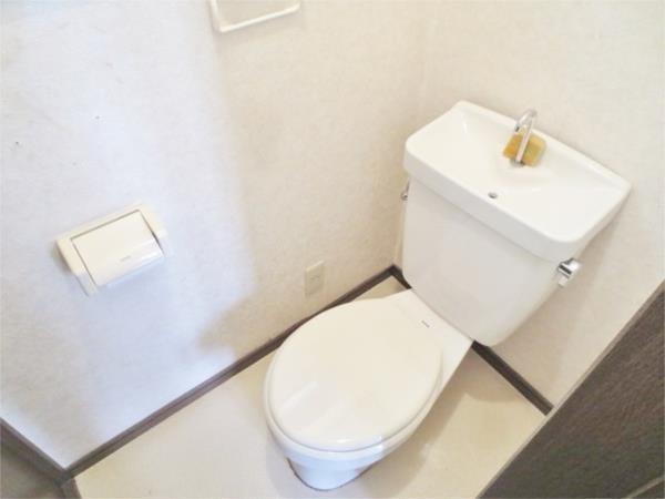 一戸建（田口３丁目２４−１５） トイレ