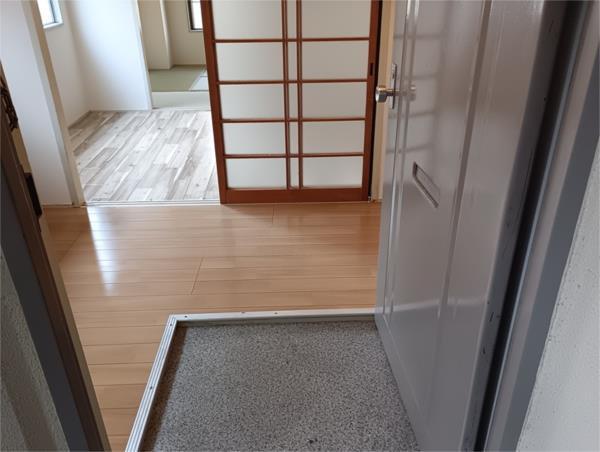 寝屋川市香里南之町アパート 玄関