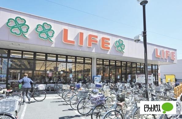 ライフ牧野店：209m