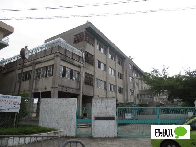 寝屋川市立中木田中学校：956m