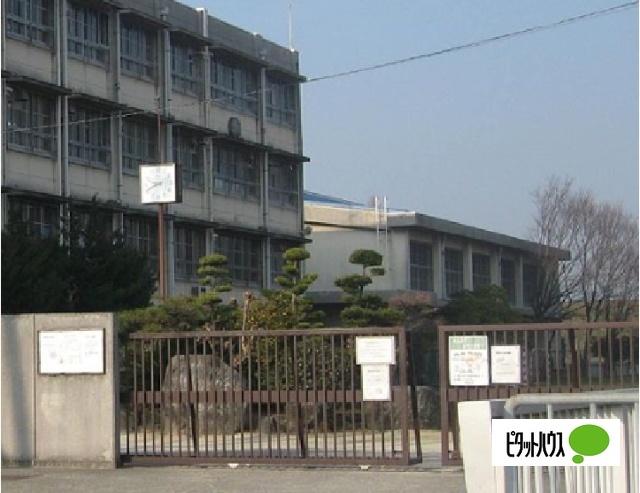 枚方市立渚西中学校：713m