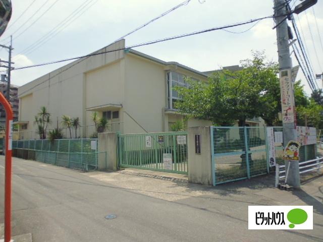 枚方市立枚方第二小学校：952m