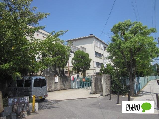 門真市立上野口小学校：824m