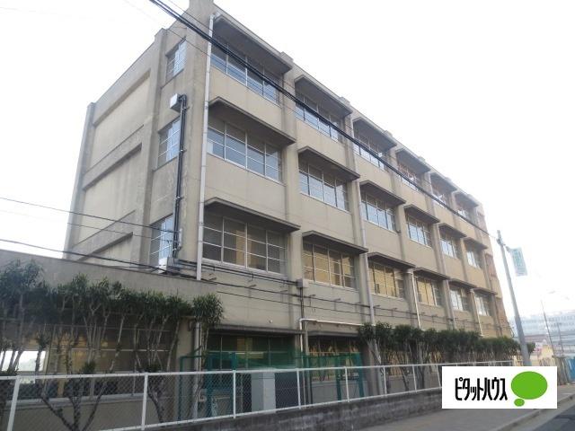寝屋川市立中央小学校：559m