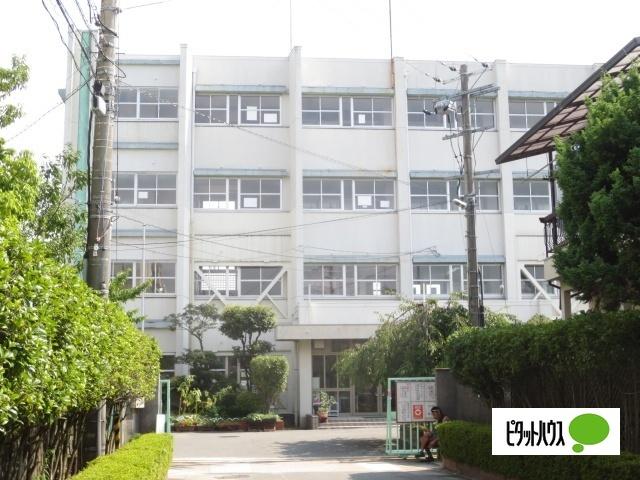 寝屋川市立田井小学校：739m