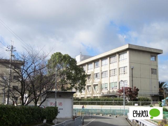寝屋川市立第九中学校：759m