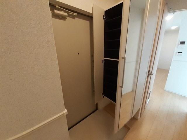 アンダンテ郡津（301） 玄関
