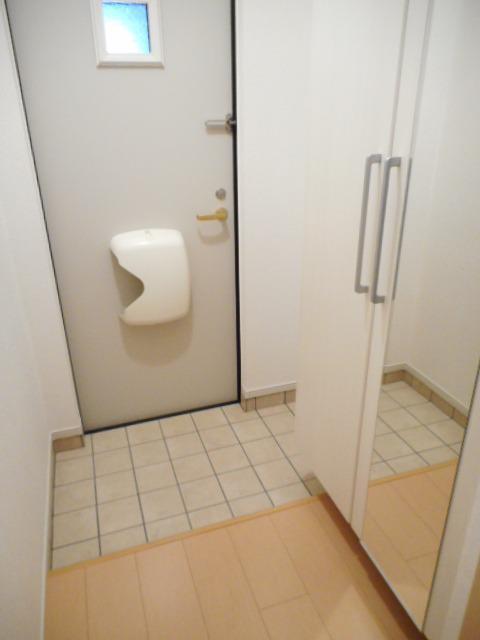 グランソレイユ楠葉（102） 玄関