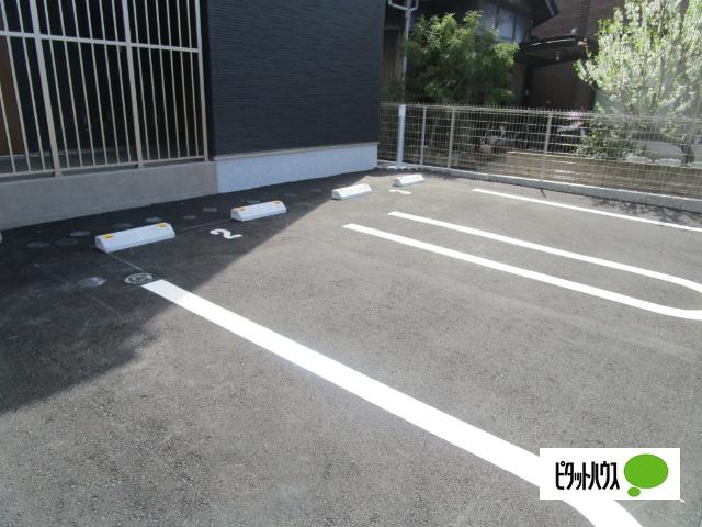 楽園（305） 駐車場