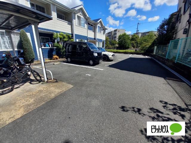 グランチェスタ 駐車場