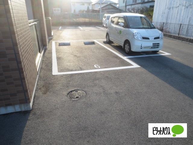シャイン池之宮 駐車場