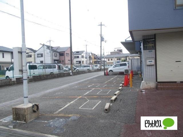 二三ハイツ 駐車場