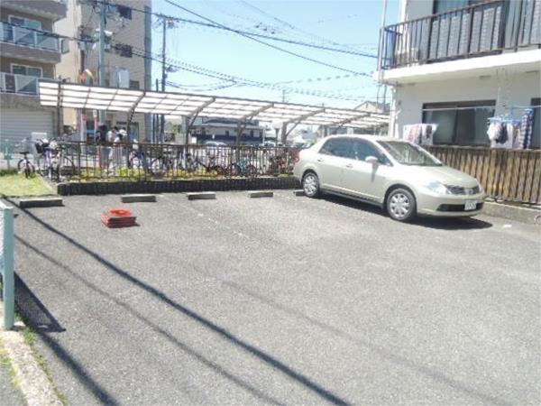 メゾンさくら 駐車場