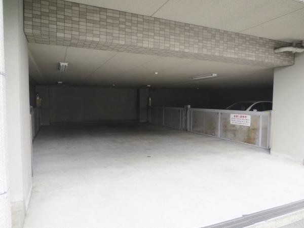ユニーブル枚方牧野 駐車場
