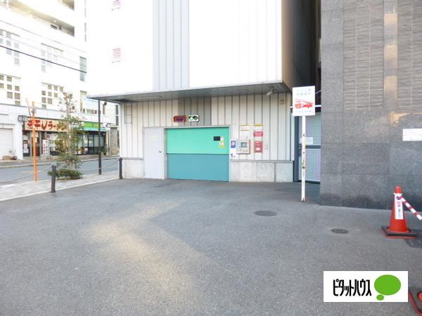 ロイヤルメドゥ香里園タワー 駐車場
