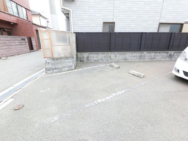 メープル大和田 駐車場