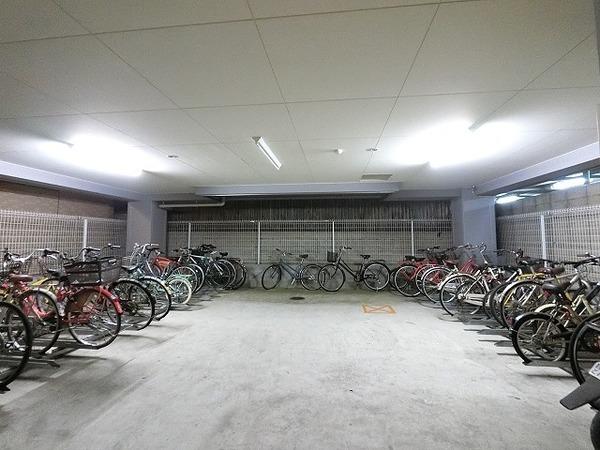 リズ新北野 駐車場