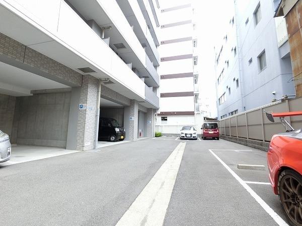 エスリード新北野 駐車場
