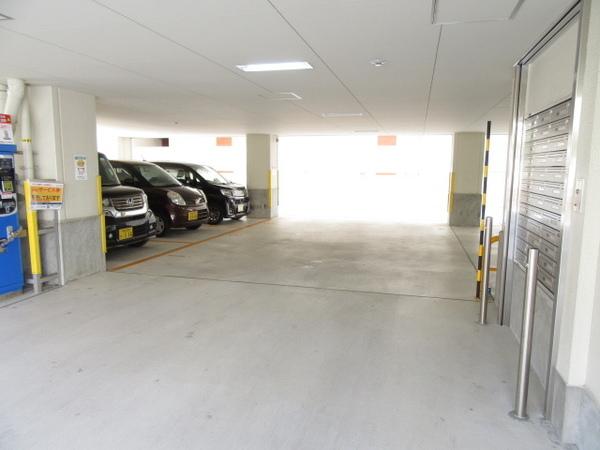 グローリア新北野 駐車場