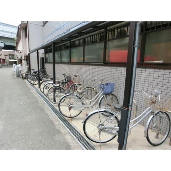 アドヴァンス塚本 駐車場