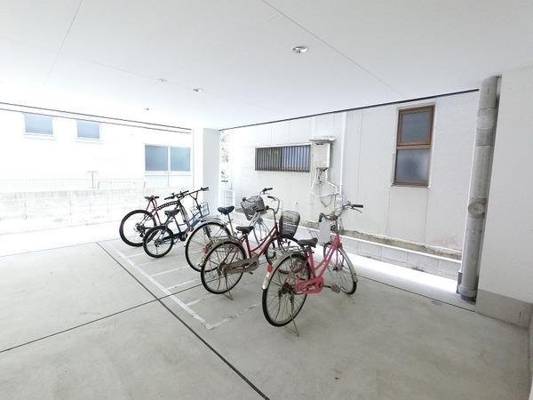 ラシーヌ新北野 駐車場