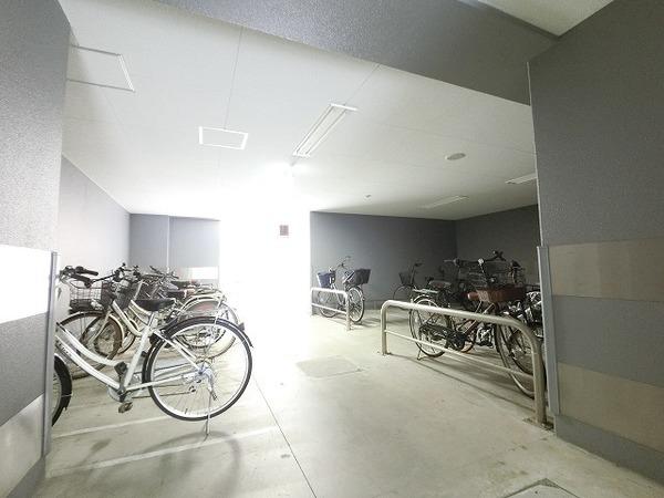 グランカリテ塚本 駐車場