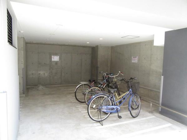 グランパシフィック十三元今里 駐車場