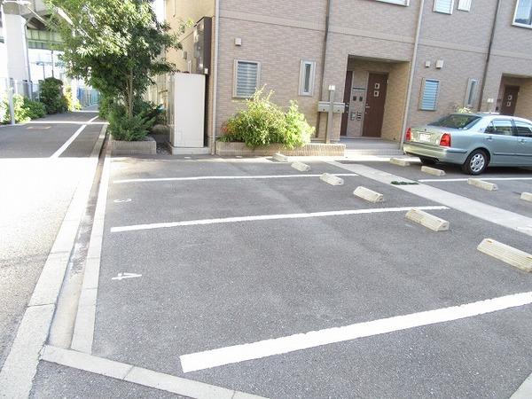 ボヌール佃 駐車場