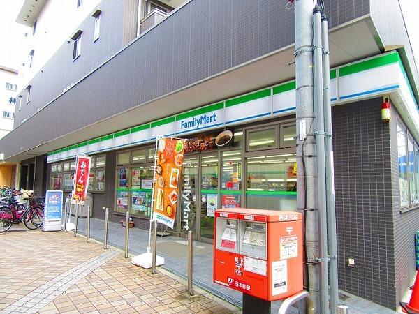 ファミリーマート阪神出来島駅前店：7m