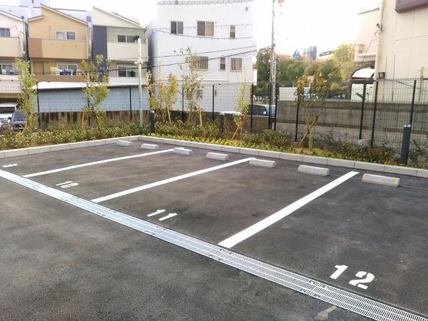 大阪WESTレジデンス 駐車場