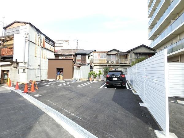 AULII Osaka 駐車場