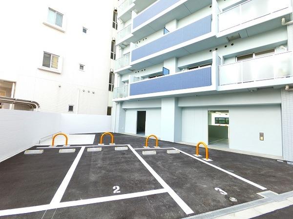 アール大阪リュクス 駐車場