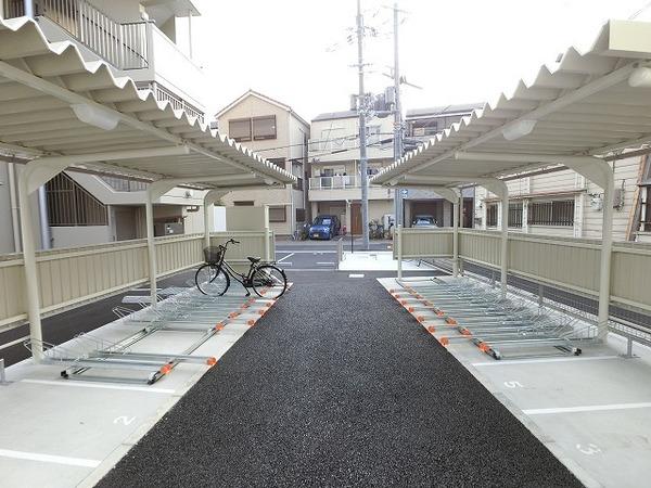 メゾン　ド　ボヌール 駐車場