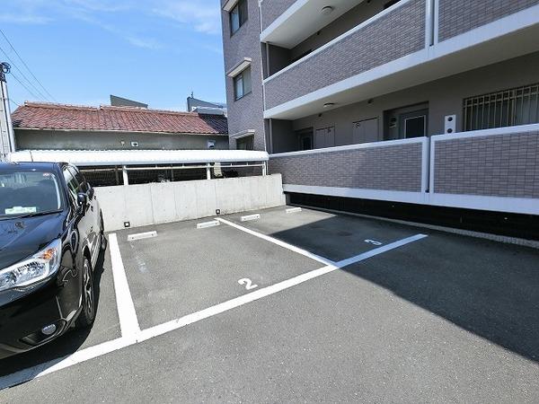 レジデンスコートアネックス 駐車場