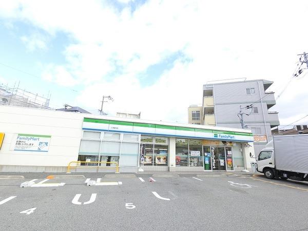 ファミリーマート三津屋中店：459m