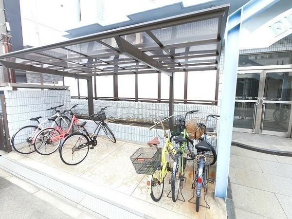 エレガンスフジ 駐車場