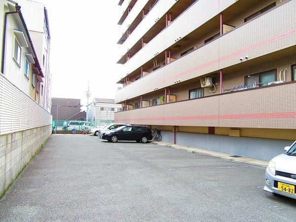 ドリームハイツ 駐車場