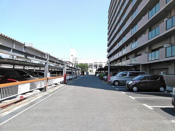 ユニハイム塚本 駐車場