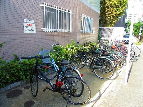 メゾンエトワル 駐車場