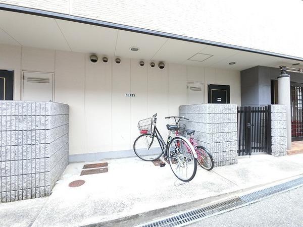 ディアハイム野里 駐車場