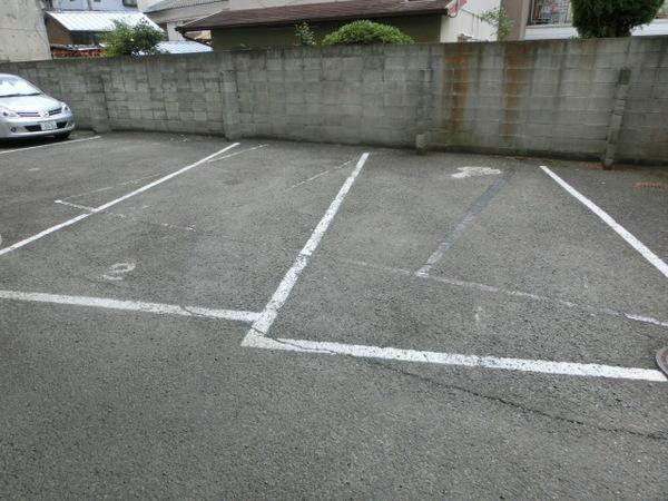 メゾンミラノ野里 駐車場