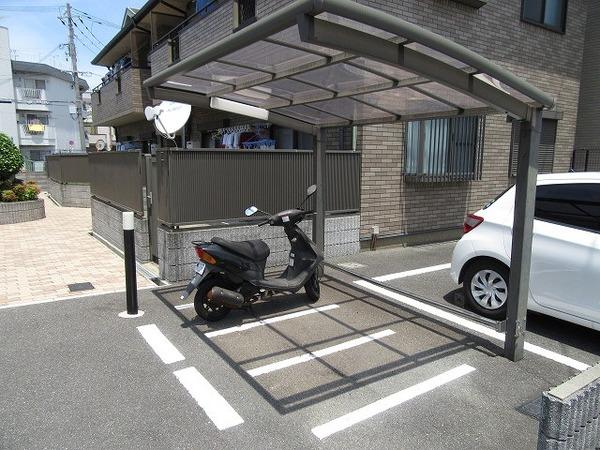 コーラルガーデンＢ棟 駐車場