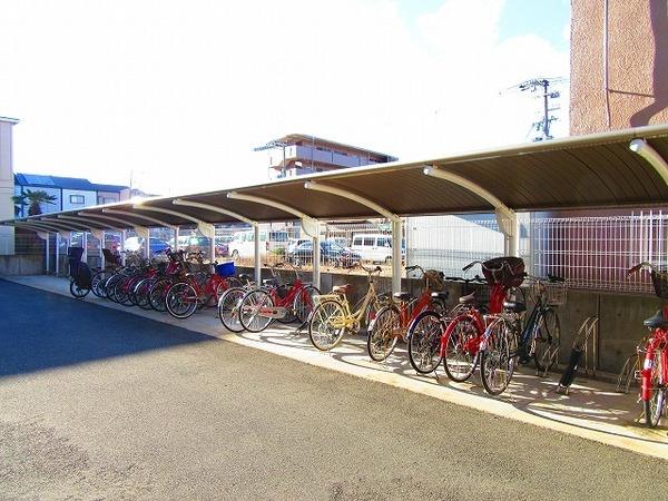 パレスフォー塚本Ⅱ 駐車場