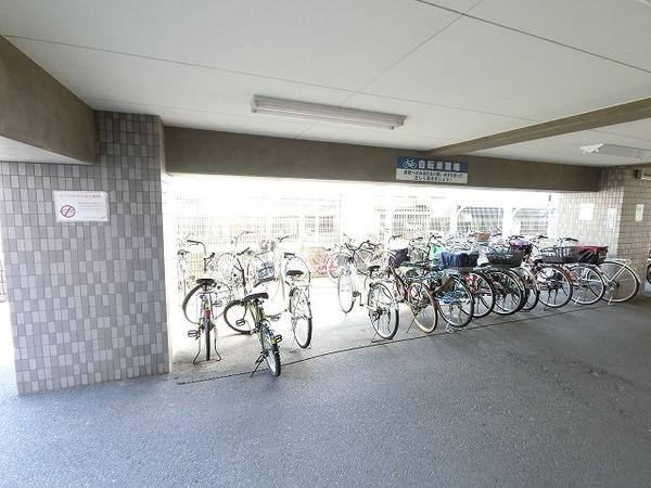 シーズ塚本南 駐車場